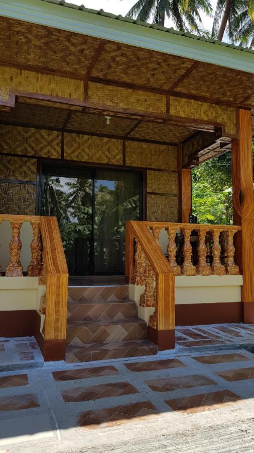 Paco'S Garden Home Stay Mambajao 外观 照片