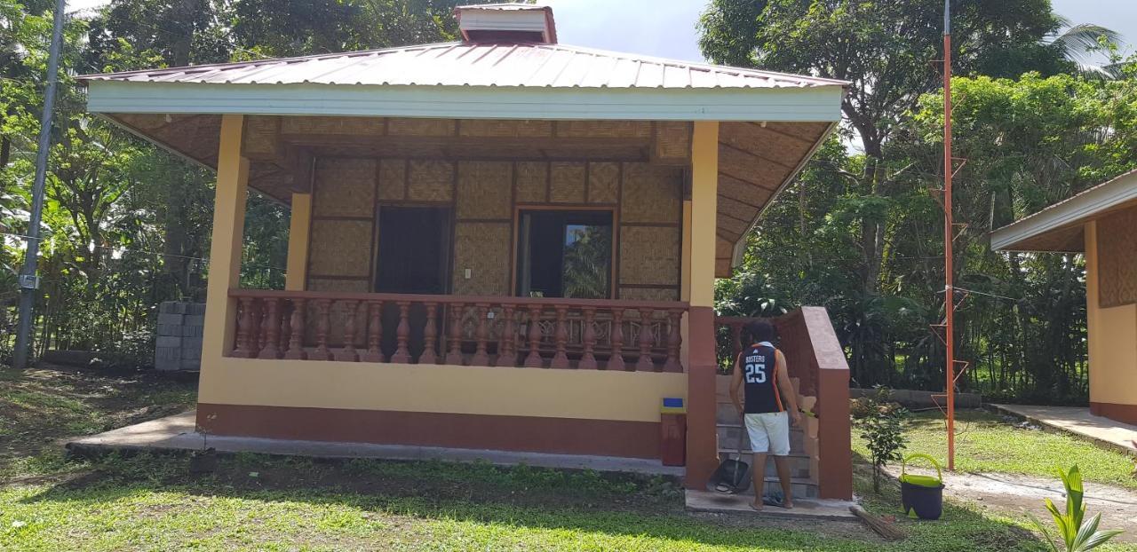 Paco'S Garden Home Stay Mambajao 外观 照片