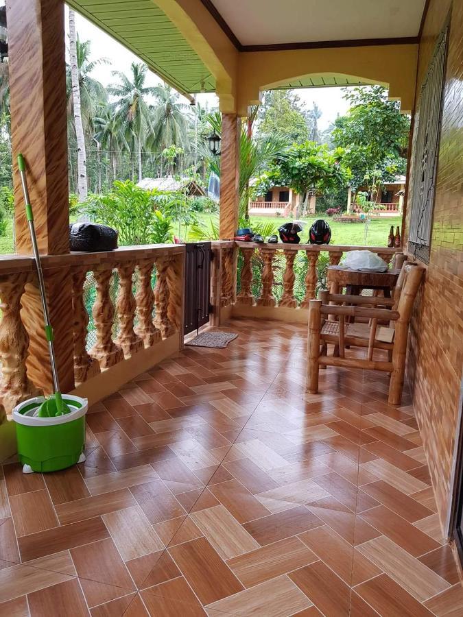 Paco'S Garden Home Stay Mambajao 外观 照片