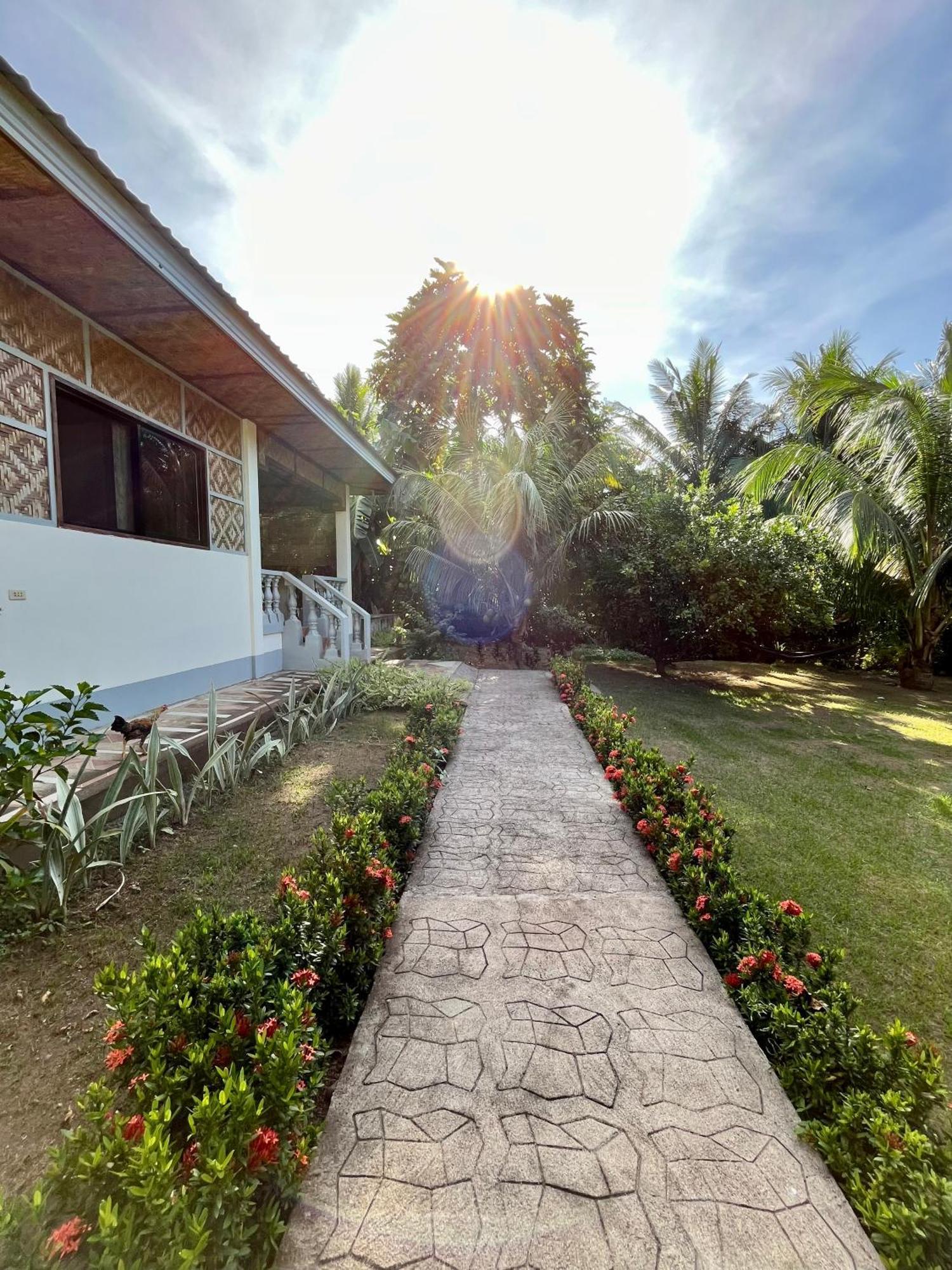 Paco'S Garden Home Stay Mambajao 外观 照片